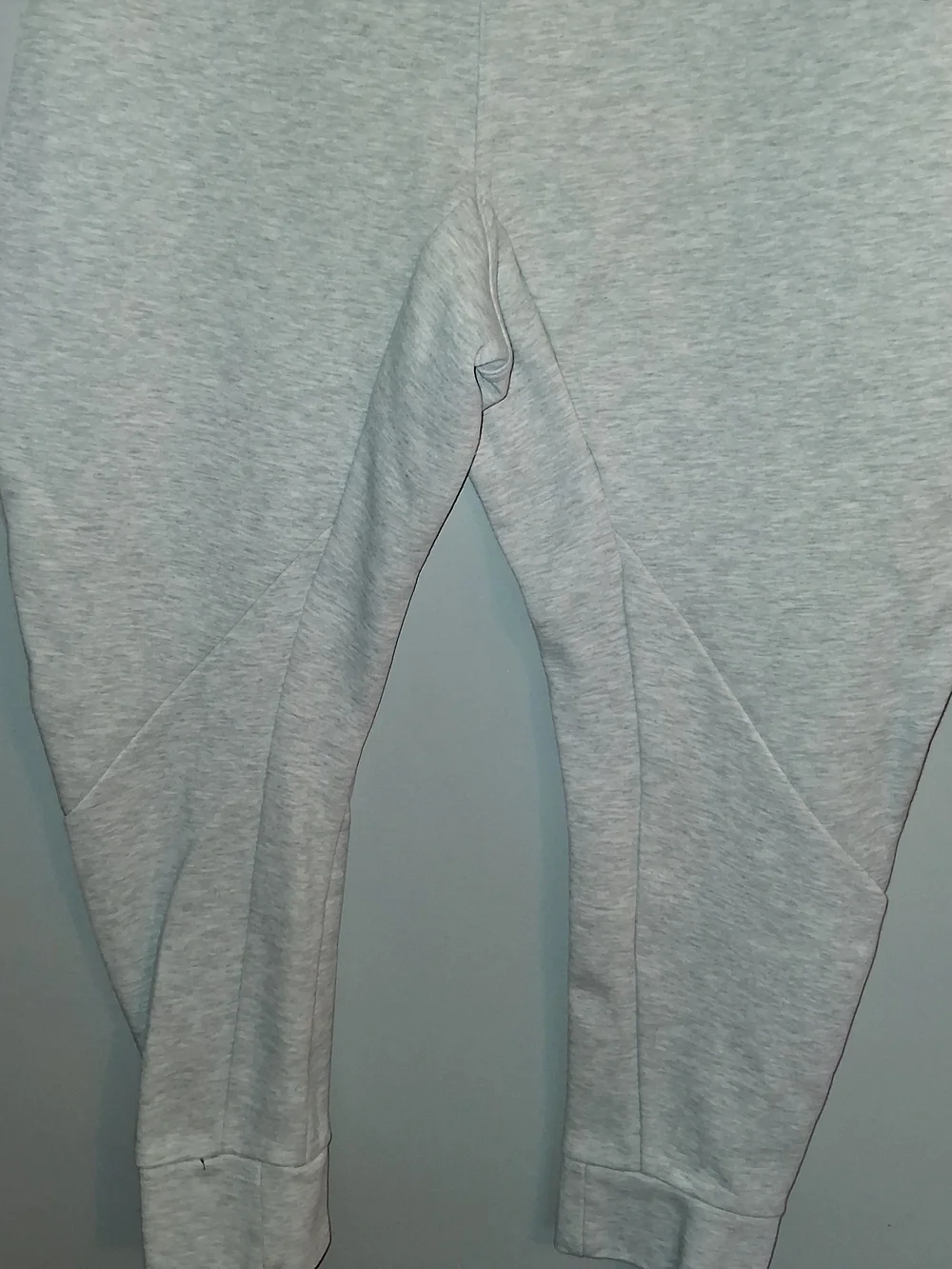 Reebok Light Gray Men's Joggers with Logo Patch